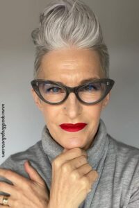 short hairstyles for grey hair and glasses