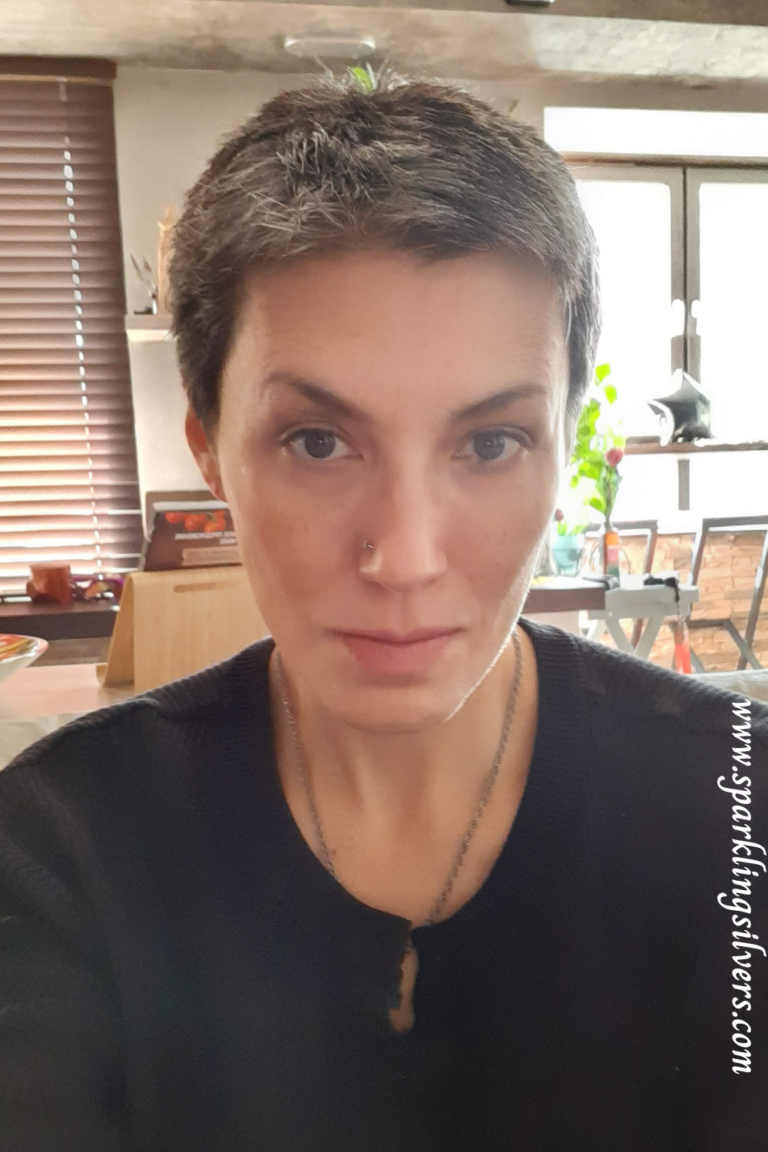 Pixie haircut after 2 inches grey hair growing out