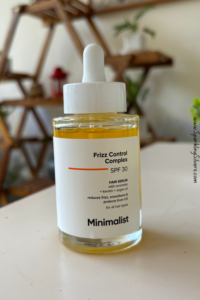 Minimalist hair serum for frizz control